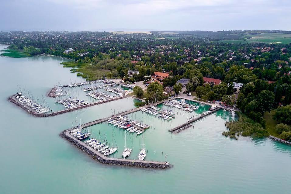 Hotel Kenese Balatonkenese Exteriör bild